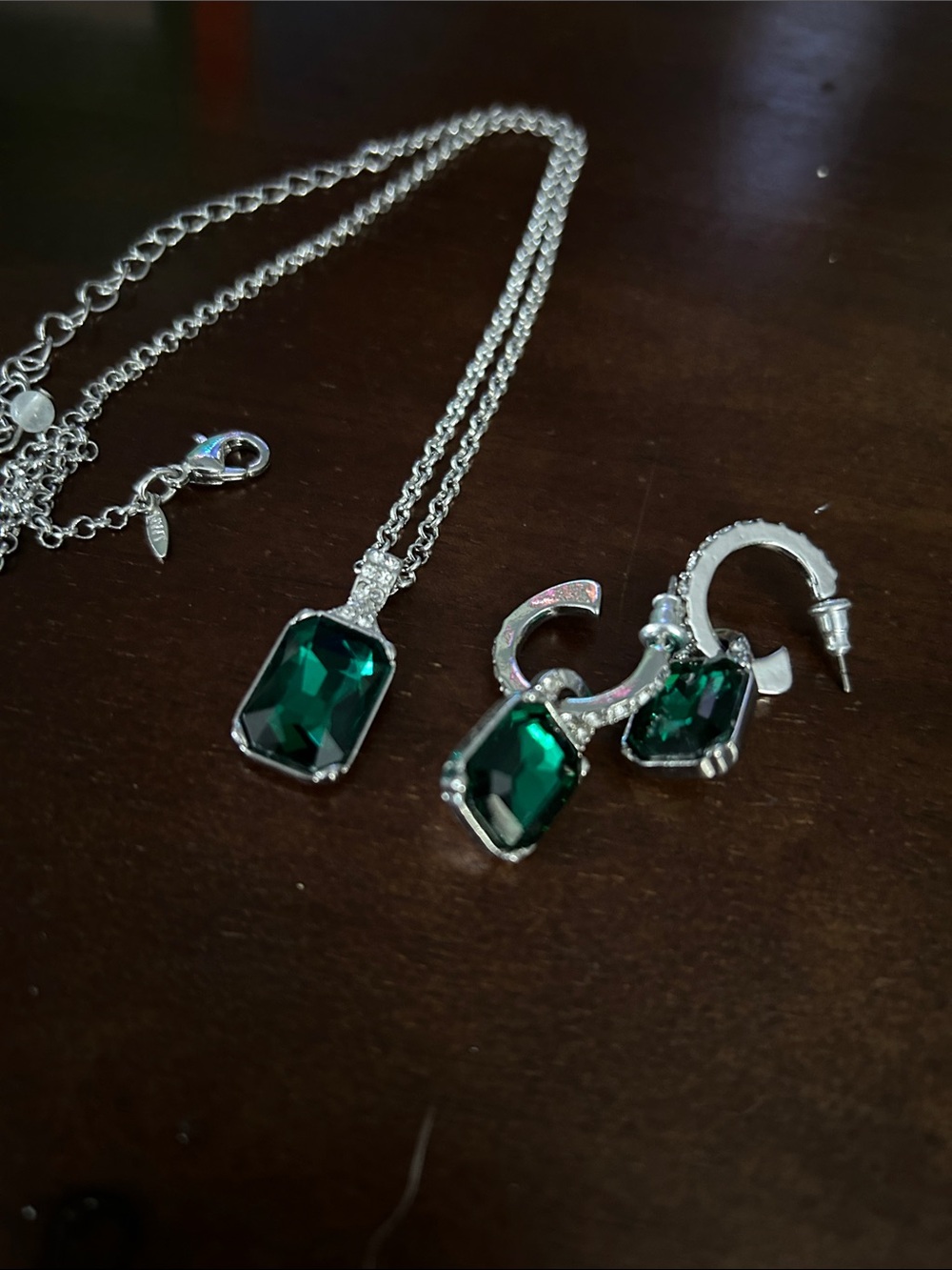 NMT Vtg Silver-Tone Emerald Green Pendant Necklace with Matching Earrings